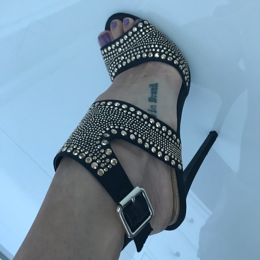 Shoe - Picture 2 of 2